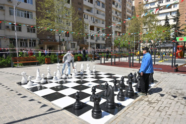 “Bizim həyət” layihəsi çərçivəsində yenilənmiş növbəti həyət sakinlərin istifadəsinə verilib