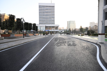 Prezident İlham Əliyev Bakı Dəmiryol Vağzalının və metronun “28 May” stansiyasının qarşısında aparılmış abadlıq və yenidənqurma işlərindən sonra yaradılan şəraitlə tanış olub