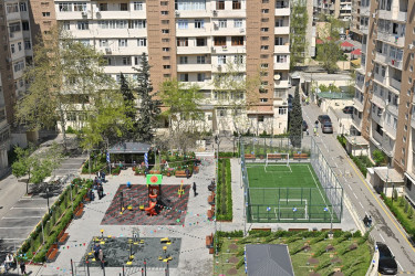 “Bizim həyət” layihəsi çərçivəsində yenilənmiş növbəti həyət sakinlərin istifadəsinə verilib