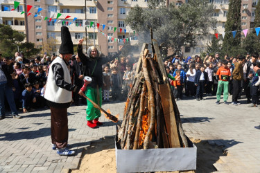 Paytaxtın abad məhəllələrindəki Novruz şənlikləri davam edir