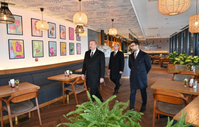 Prezident İlham Əliyev Bakıda Mərkəzi Parkın ikinci hissəsinin açılışında iştirak edib