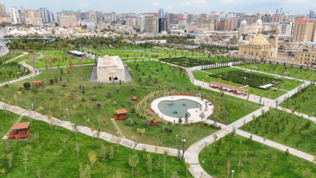 Prezident İlham Əliyev Bakıda Mərkəzi Parkın üçüncü hissəsinin açılışında iştirak edib