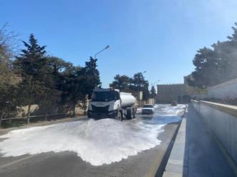 Bakı şəhəri yenə yuyuldu