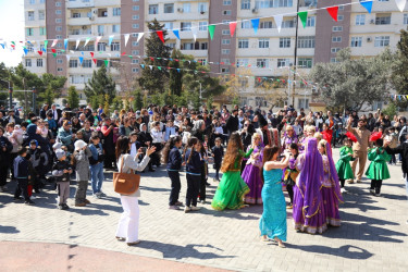 Paytaxtın abad məhəllələrindəki Novruz şənlikləri davam edir