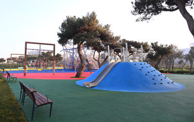 Prezident İlham Əliyev Bakıda metronun “Gənclik” stansiyasının yaxınlığında yaradılan yeni parkın açılışında iştirak edib