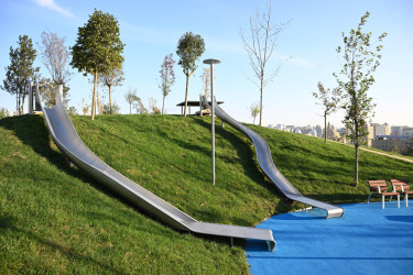 Prezident İlham Əliyev Bakıda Mərkəzi Parkın üçüncü hissəsinin açılışında iştirak edib