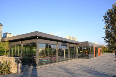 Prezident İlham Əliyev Bakıda Mərkəzi Parkın üçüncü hissəsinin açılışında iştirak edib