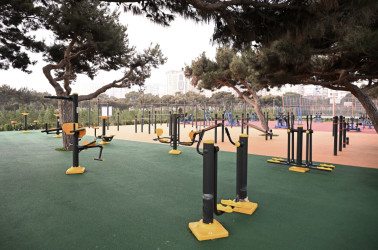 Prezident İlham Əliyev Bakıda metronun “Gənclik” stansiyasının yaxınlığında yaradılan yeni parkın açılışında iştirak edib