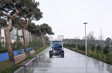 Prezident İlham Əliyev Bakıda metronun “Gənclik” stansiyasının yaxınlığında yaradılan yeni parkın açılışında iştirak edib
