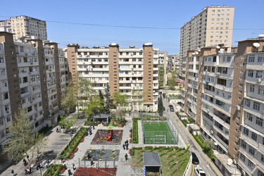 “Bizim həyət” layihəsi çərçivəsində yenilənmiş növbəti həyət sakinlərin istifadəsinə verilib