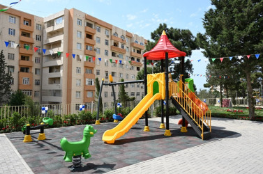 “Bizim həyət” layihəsi çərçivəsində yenilənmiş növbəti həyət sakinlərin istifadəsinə verilib