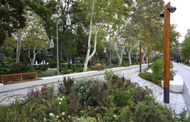 President Ilham Aliyev visited "Khagani" Garden and surrounding areas after improvements and renovations