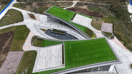 Prezident İlham Əliyev Bakıda metronun “Gənclik” stansiyasının yaxınlığında yaradılan yeni parkın açılışında iştirak edib